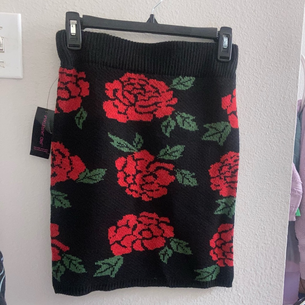 Material Girl Roses knitted skirt small